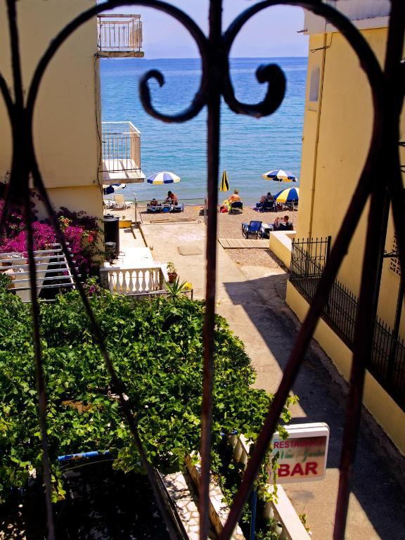 Hotel Pansion Roulis Moraḯtika Exterior foto