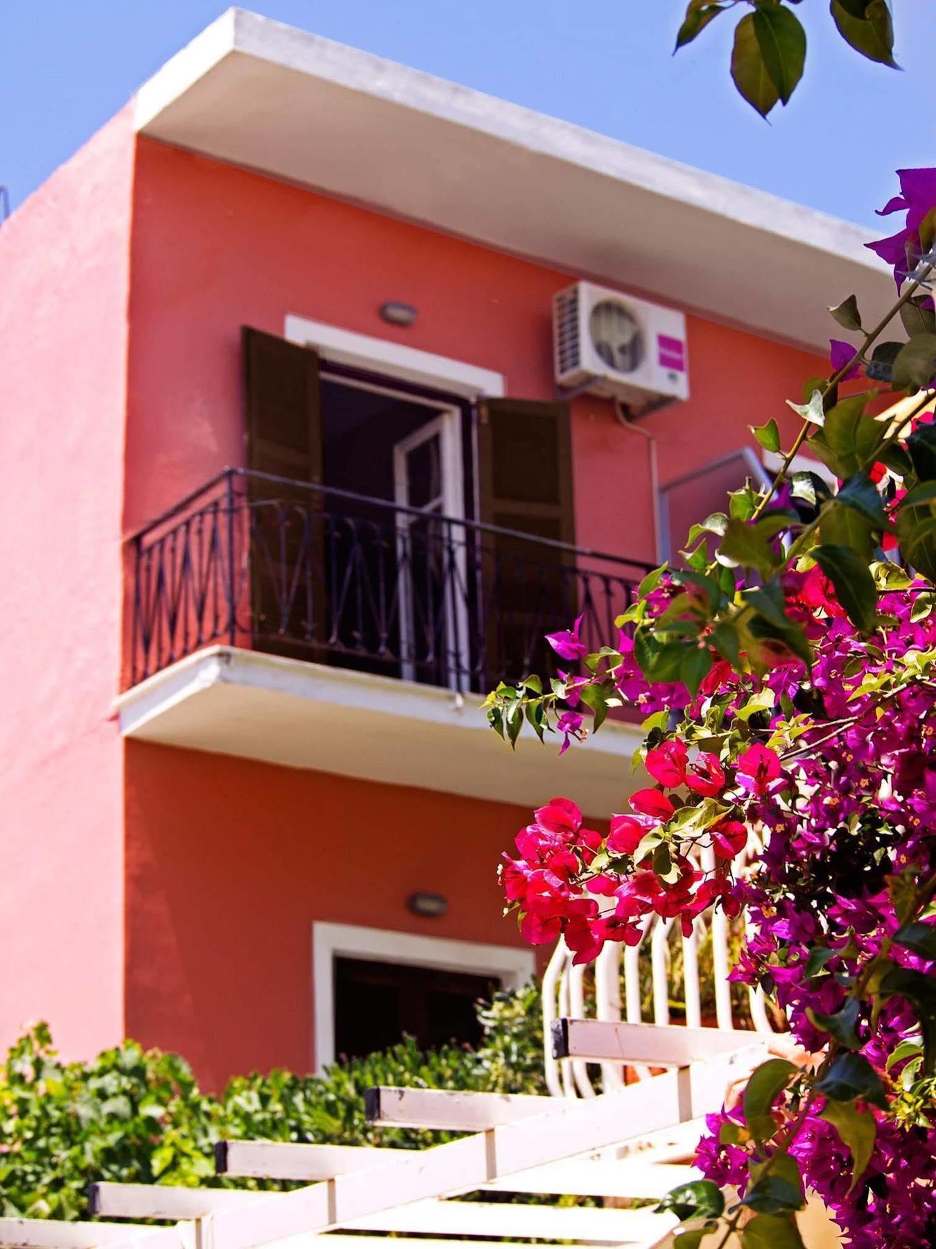Hotel Pansion Roulis Moraḯtika Exterior foto